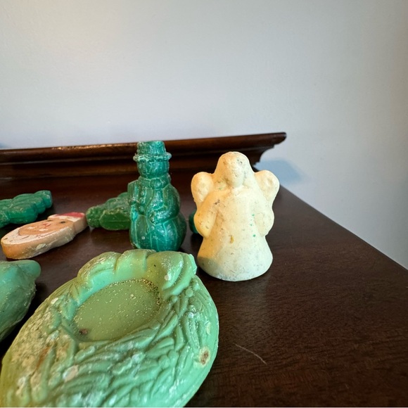 VINTAGE AVON AND YULTIDE CHRISTMAS SHAPES SOAP - 14 pc - Picture 3 of 6